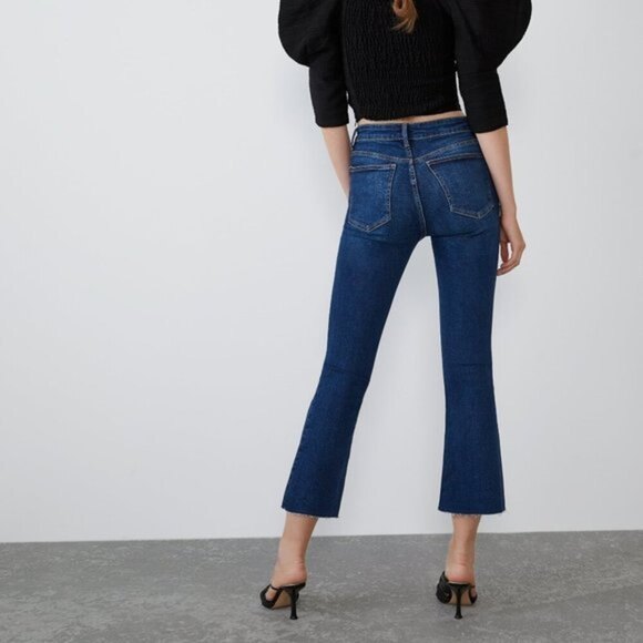 Denim Zara Mid-Rise Cropped Flare Raw Hem Jeans (NWT) - Picture 4 of 6